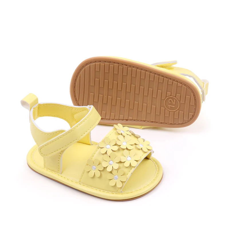 Chaussures pour enfants  maison simple et confortable