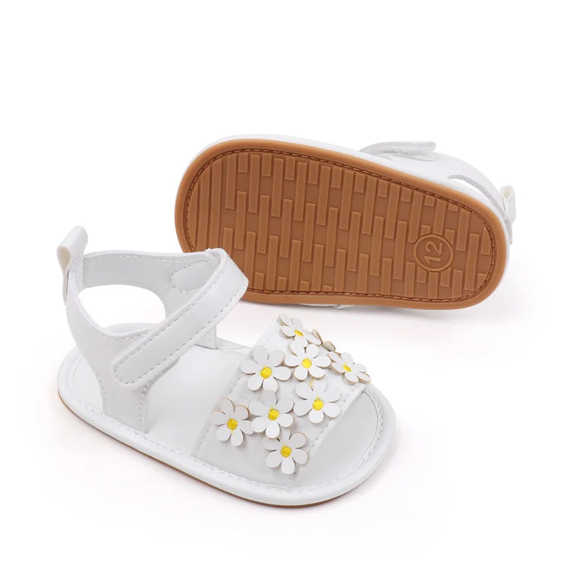 Chaussures pour enfants  maison simple et confortable