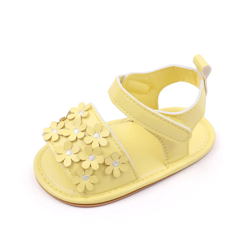 Chaussures pour enfants  maison simple et confortable