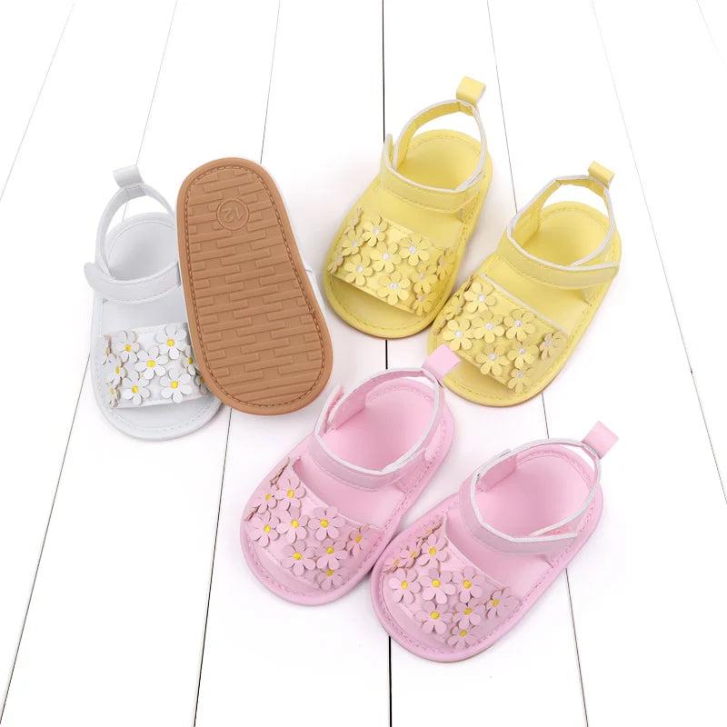 Chaussures pour enfants  maison simple et confortable