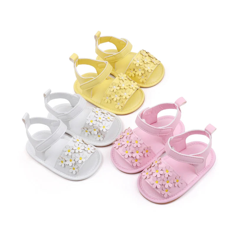 Chaussures pour enfants  maison simple et confortable