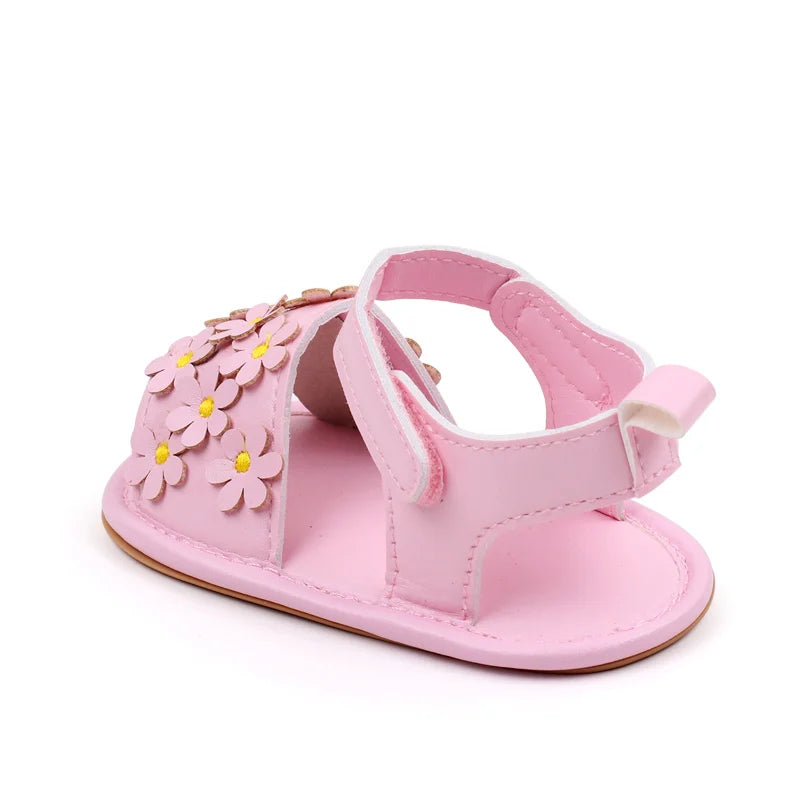 Chaussures pour enfants  maison simple et confortable