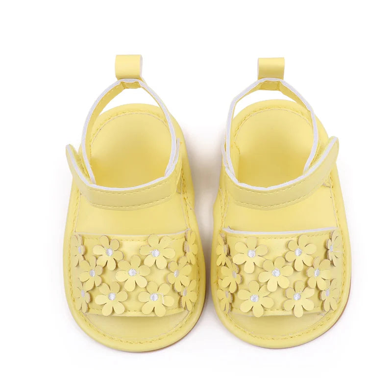 Chaussures pour enfants  maison simple et confortable