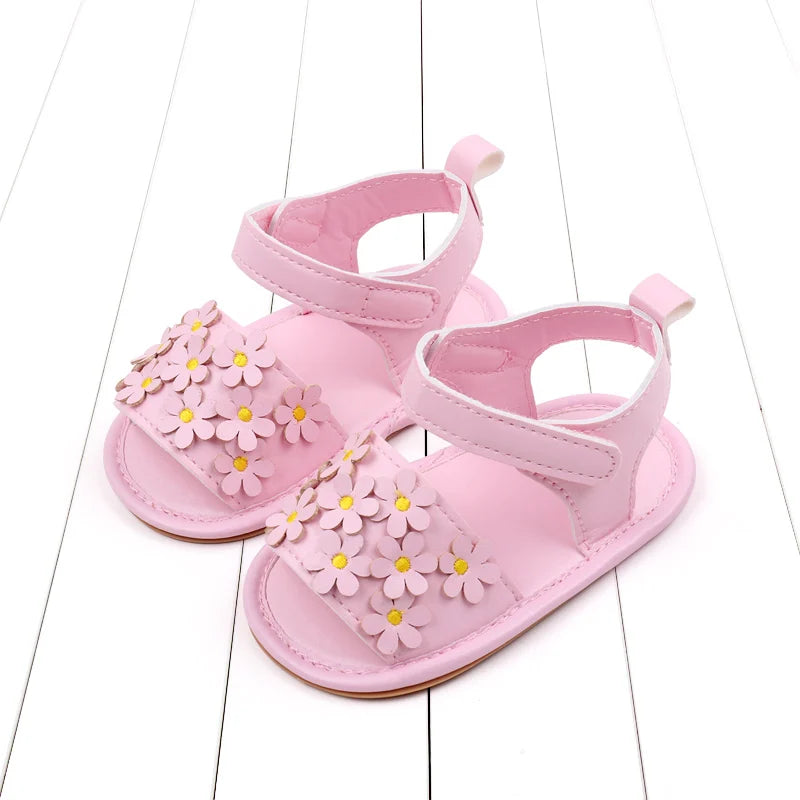 Chaussures pour enfants  maison simple et confortable