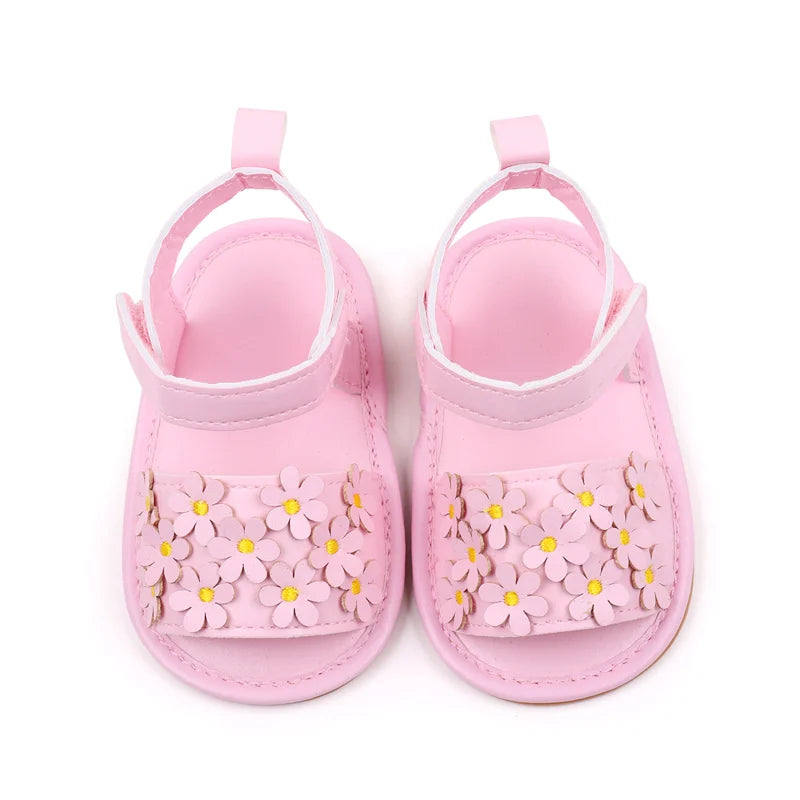 Chaussures pour enfants  maison simple et confortable
