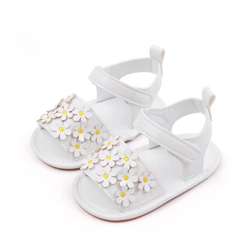 Chaussures pour enfants  maison simple et confortable