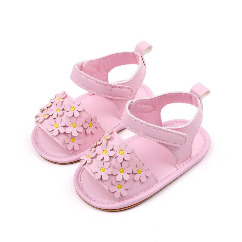 Chaussures pour enfants  maison simple et confortable