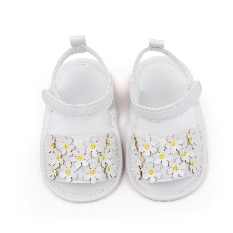 Chaussures pour enfants  maison simple et confortable