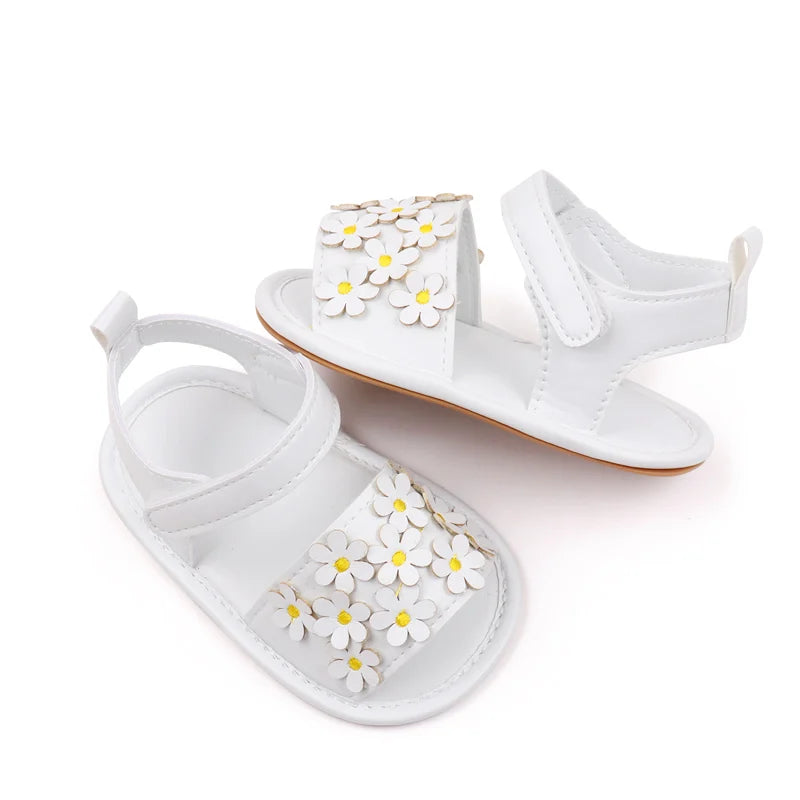 Chaussures pour enfants  maison simple et confortable