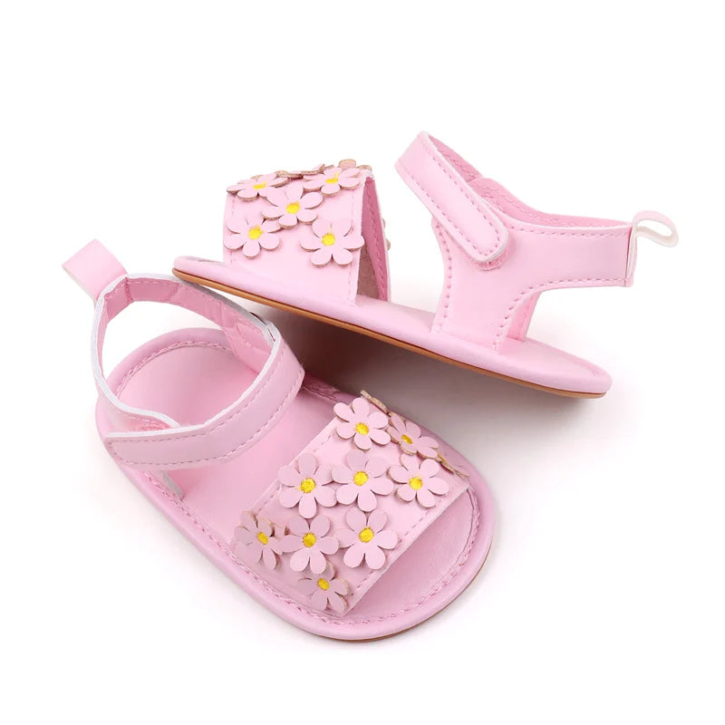 Chaussures pour enfants  maison simple et confortable