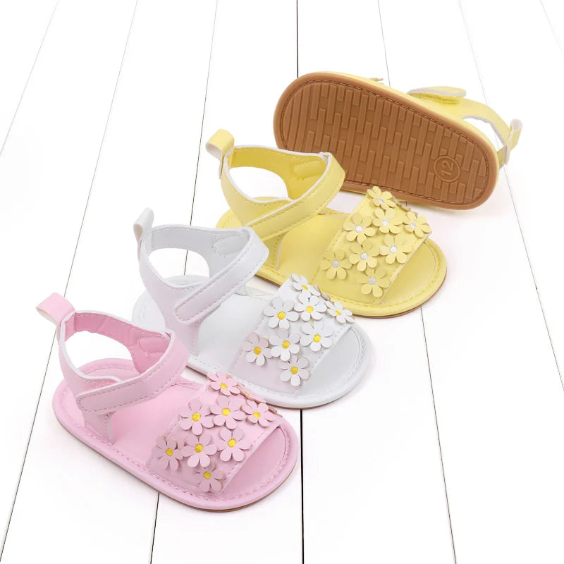 Chaussures pour enfants  maison simple et confortable