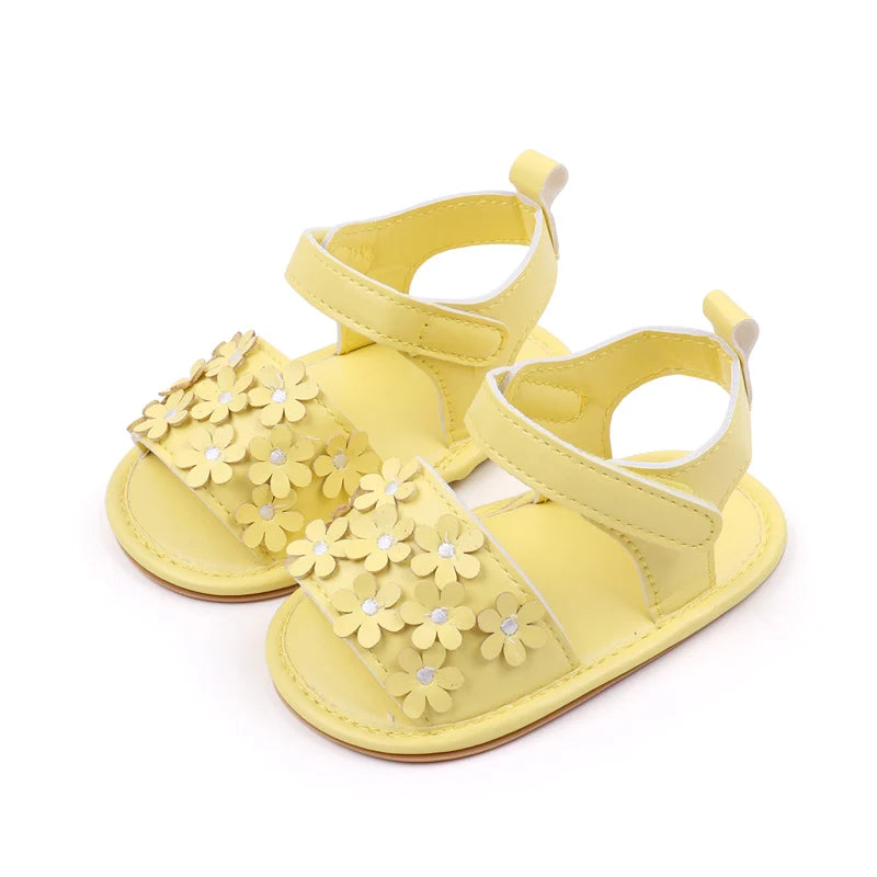 Chaussures pour enfants  maison simple et confortable