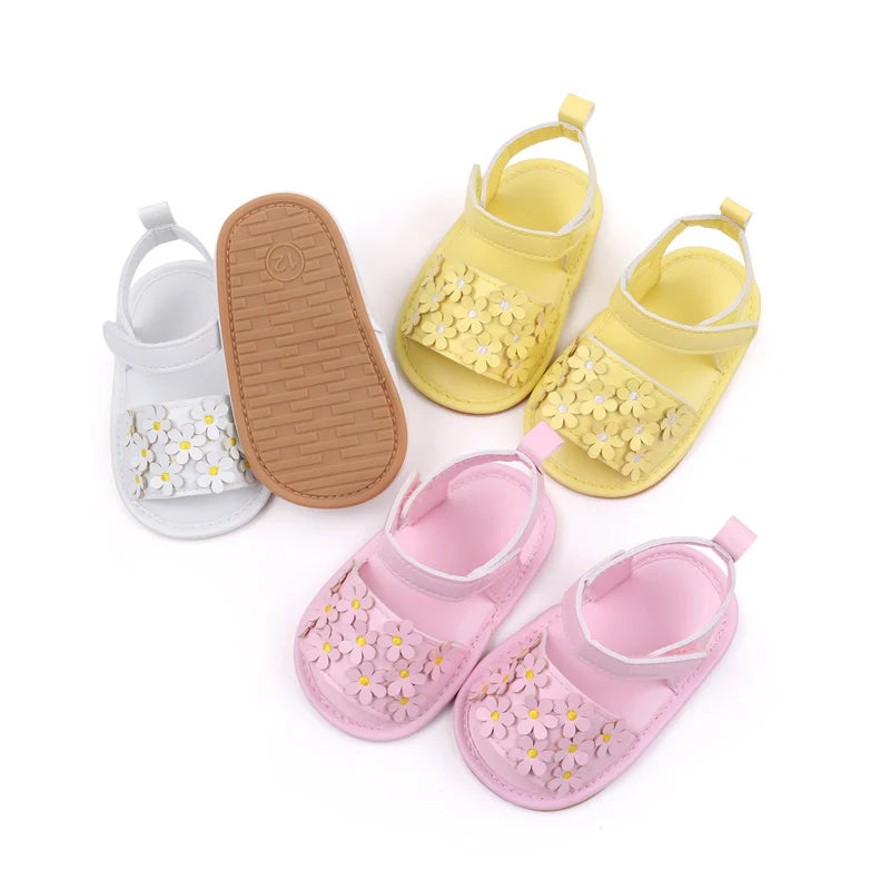 Chaussures pour enfants  maison simple et confortable