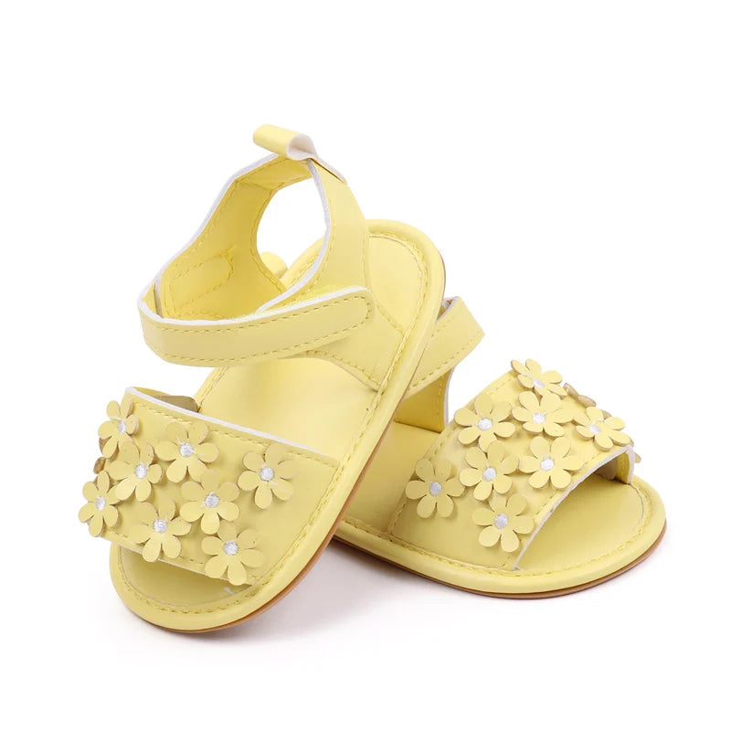 Chaussures pour enfants  maison simple et confortable