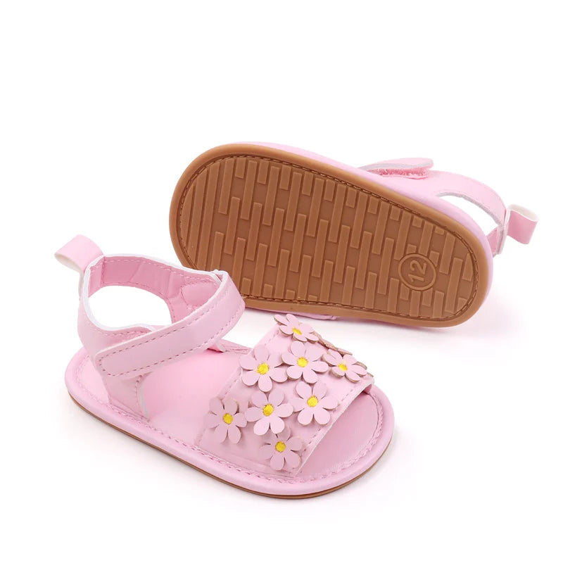 Chaussures pour enfants  maison simple et confortable